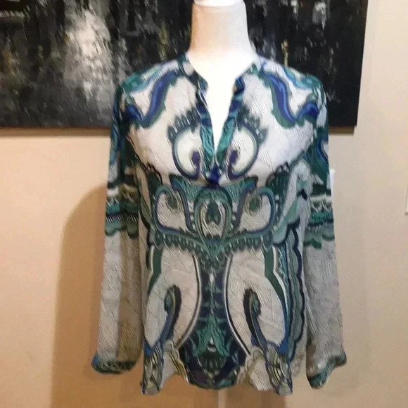 Chicos Sheer Paisley Design Long Sleeved Top w/Rounded Hem V Neck Collar Size 2 - Picture 1 of 8